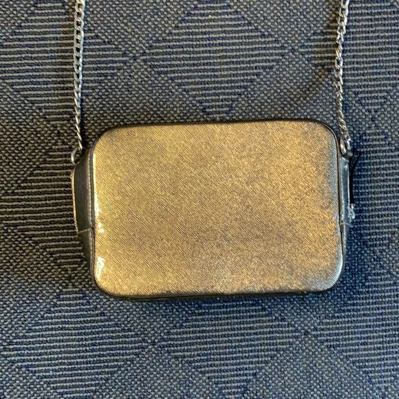 Crossbody Silver Metallic Purse Grey Interior a.n.d. ea wy Target brand - Picture 4 of 8
